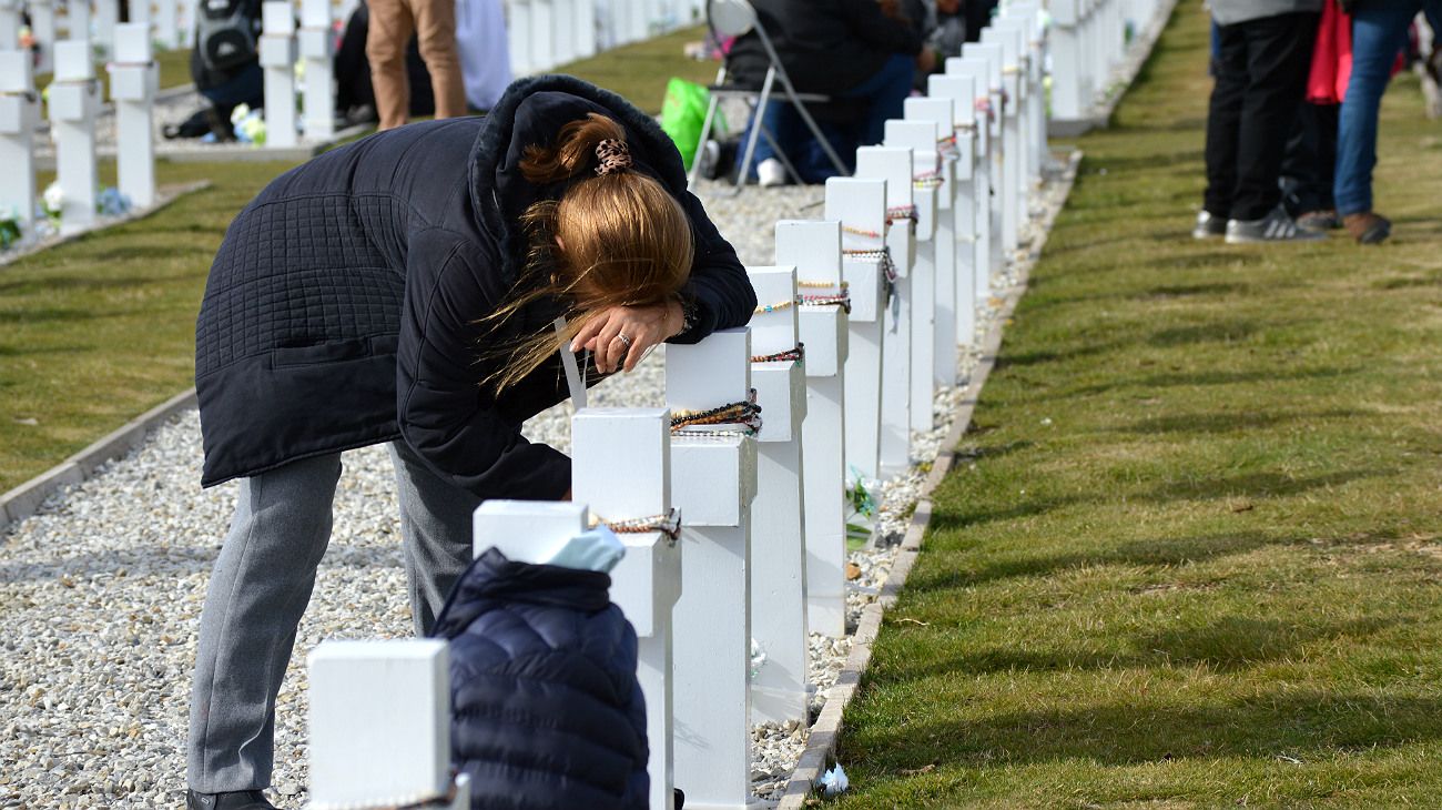 Dolor y recogimiento en el Cementerio de Darwin.