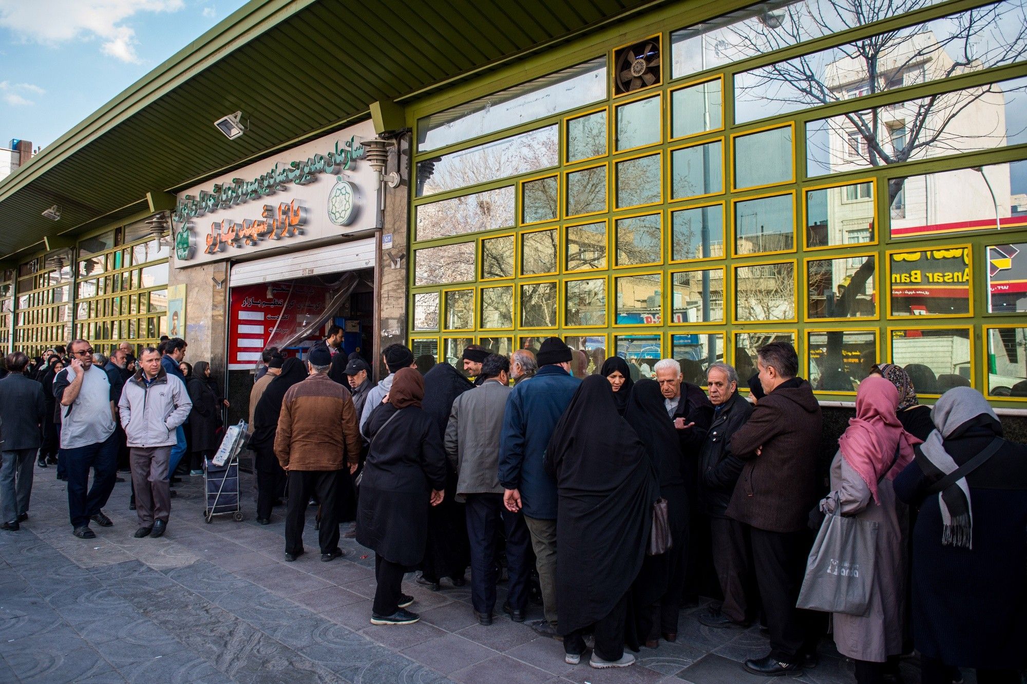 XXX FOOD QUEUES IN TEHRAN XXX FOR GOLNAR MOTEVALLI STORY