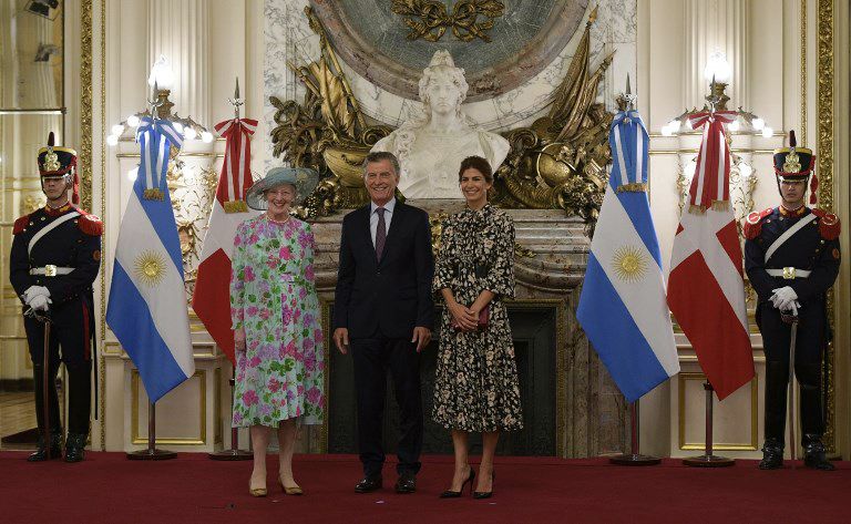 En la Casa Rosada, Margarita II fue recibida por el presidente Macri y Juliana Awada, quienes la invitaron a un almuerzo en el Museo del Bicentenario.