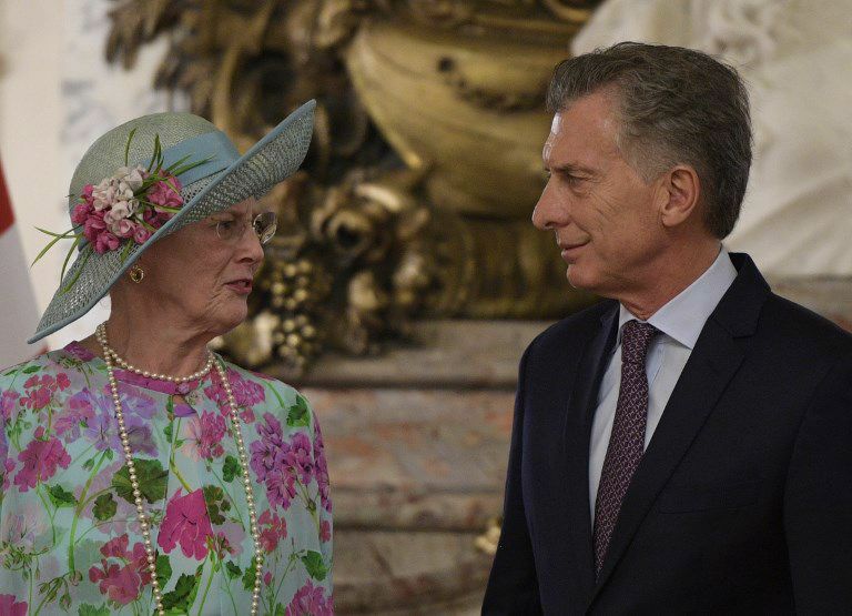 En la Casa Rosada, Margarita II fue recibida por el presidente Macri y Juliana Awada, quienes la invitaron a un almuerzo en el Museo del Bicentenario.