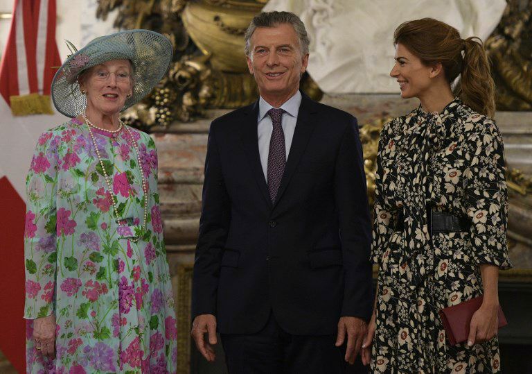 En la Casa Rosada, Margarita II fue recibida por el presidente Macri y Juliana Awada, quienes la invitaron a un almuerzo en el Museo del Bicentenario.