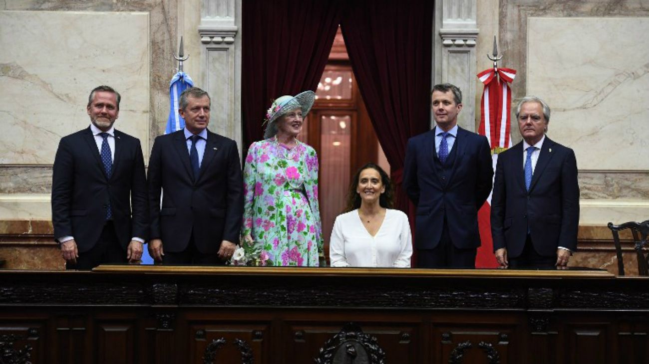 El primer día de la reina Margarita II de Dinamarca en Argentina incluyó visitas al Congreso Nacional y la Corte Suprema de Justicia.