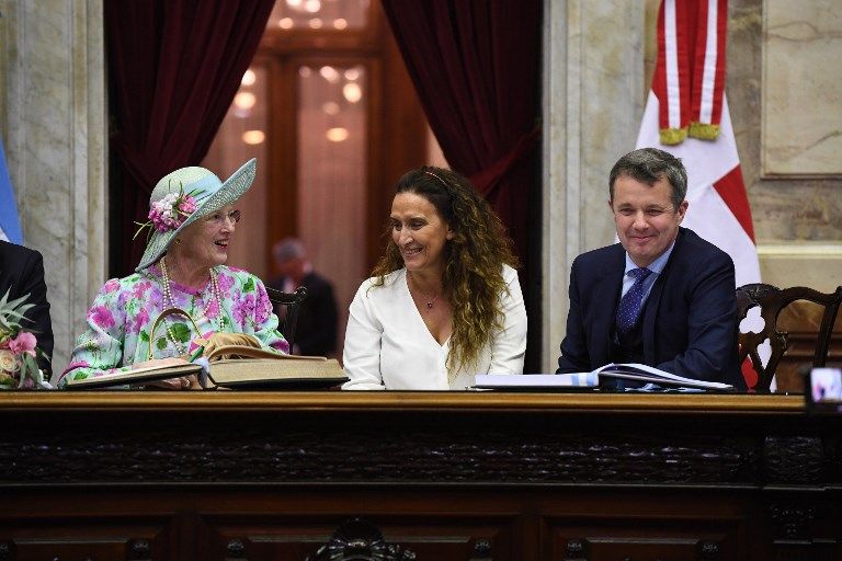 El primer día de la reina Margarita II de Dinamarca en Argentina incluyó visitas al Congreso Nacional y la Corte Suprema de Justicia.