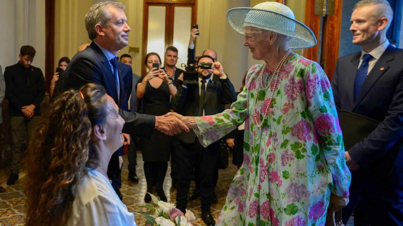 El primer día de la reina Margarita II de Dinamarca en Argentina incluyó visitas al Congreso Nacional y la Corte Suprema de Justicia.