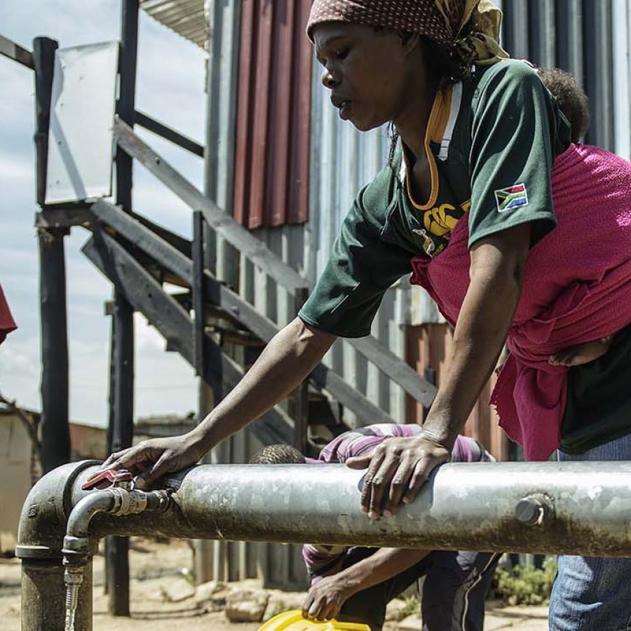 mientras tanto en áfrica agua