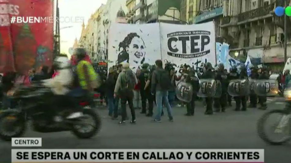 Protesta en Corrientes y Callao.