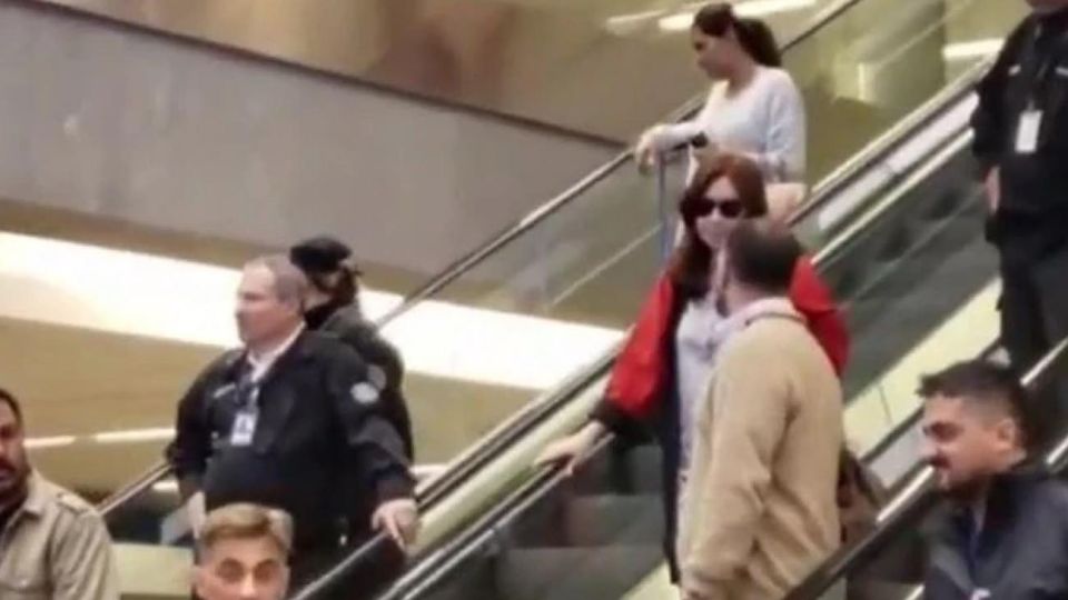 Ezeiza. La senadora llegó al país en la madrugada del viernes. Lijo debe decidir si reabre una causa.