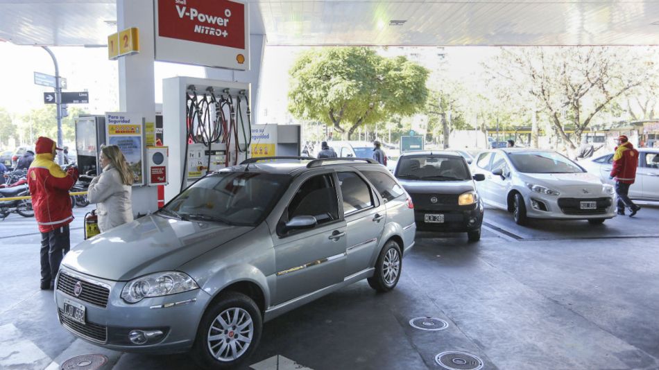 En abril suben las tarifas de la nafta alrededor de un 3 por ciento.