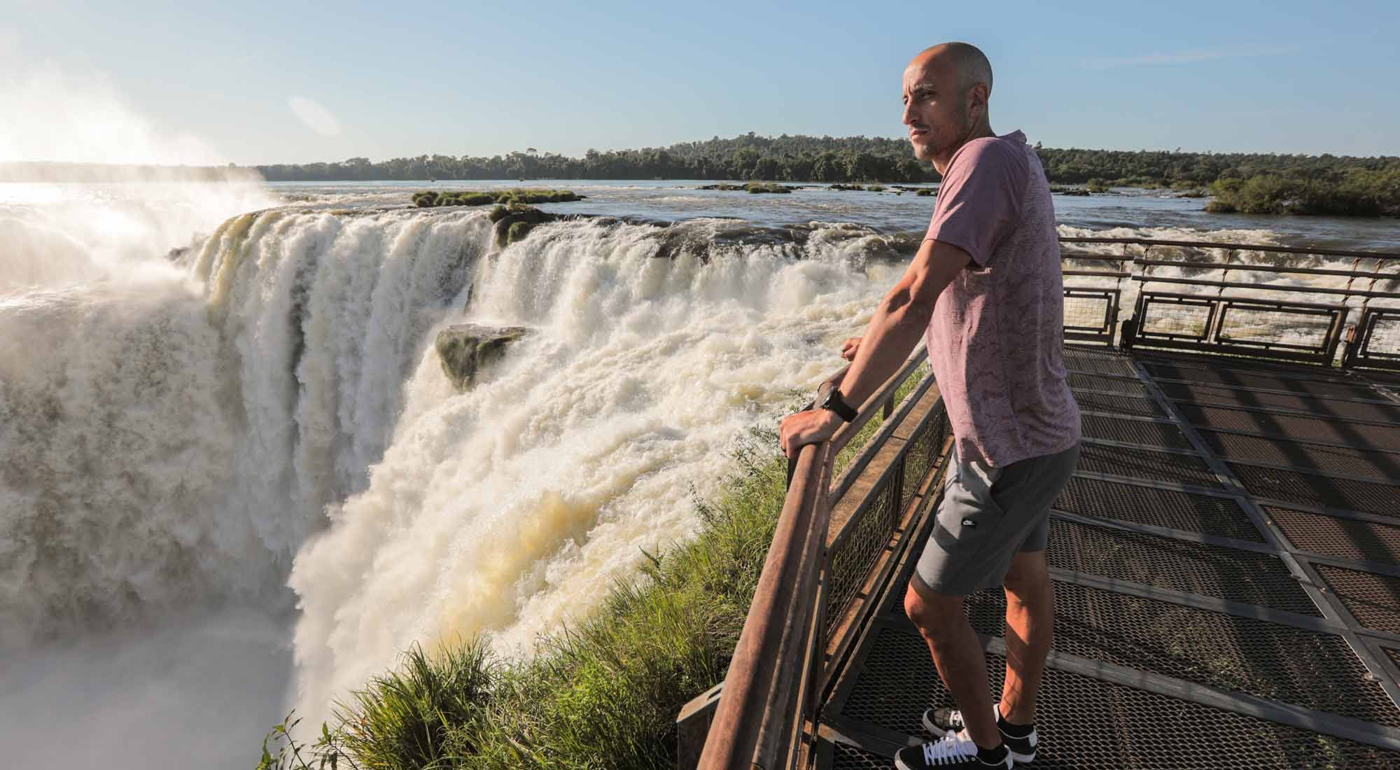 Con tomas increíbles desde la Garganta del Diablo, el rincón más famoso e imponente del Parque Nacional Iguazú, Ginóbili afirma que es uno de sus destinos favoritos y que no se puede describir en palabras, sino que “tiene que ser experimentado”.