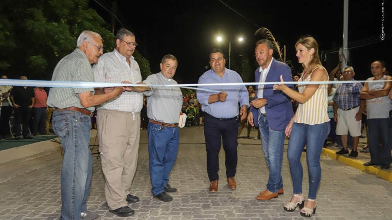 La obra fue inaugurada el 7 de marzo, y forma parte del segundo tramo tramo de la remodelación de la calle Arturo Illía que va camino al dique que lleva el mismo nombre. Allí