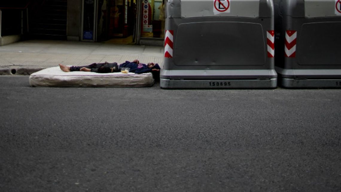 A man sleeps on a mattress in Buenos Aires.