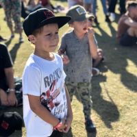 Pampita y sus hijos en el festival