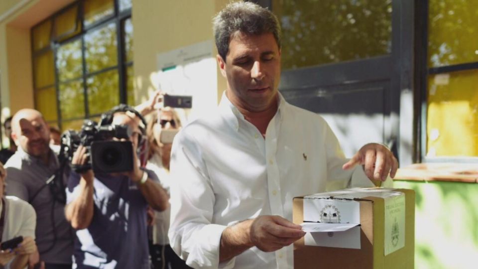 El gobernador de San Juan, Sergio Uñac, votando en las PASO en busca de su reelección.