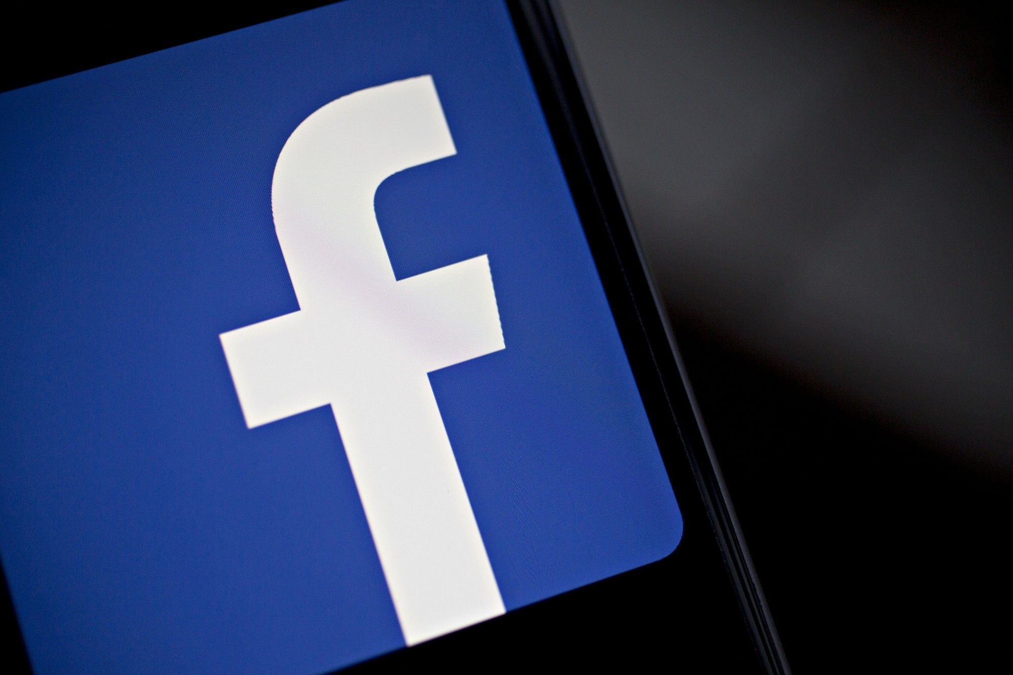 Facebook prohíbe a aplicaciones recopilar datos no relacionados