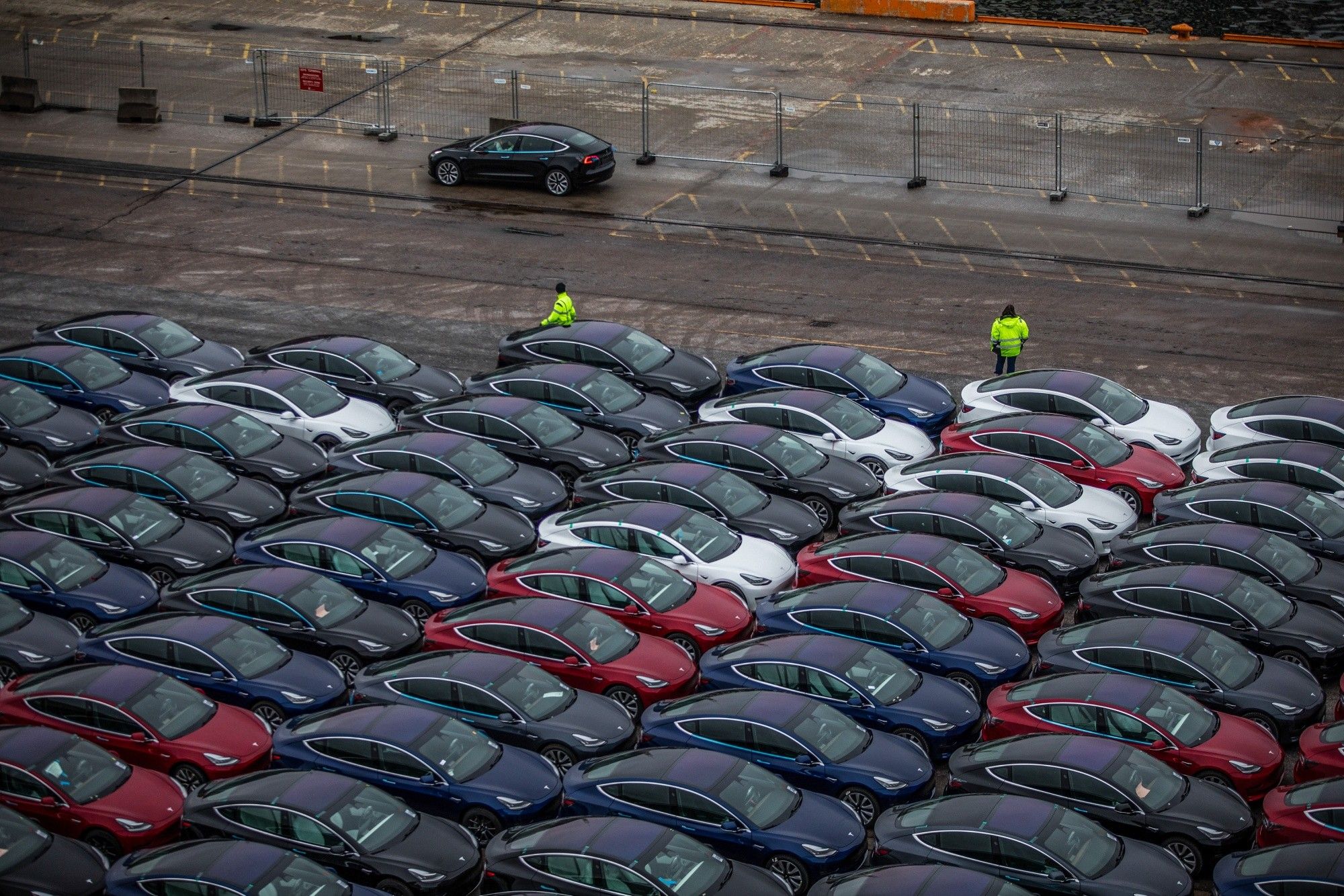 Tesla Inc. Ships Some 1,800 Vehicles in Key Rollout 