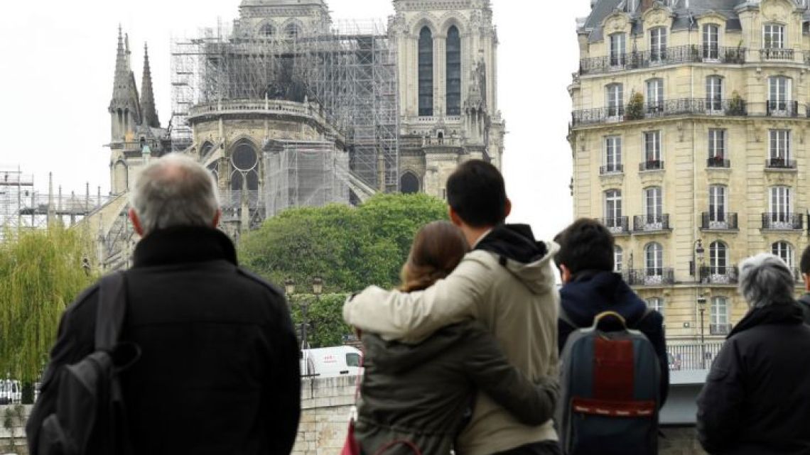 001-notre-dame-incendio