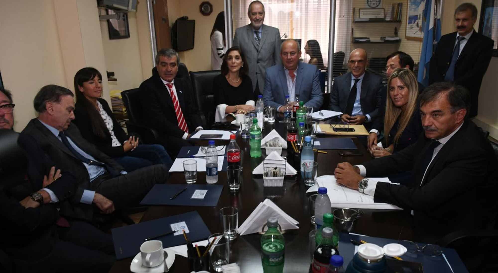 Gustavo Arribas, y su número dos en la AFI, Silvia Majdalani, se presentaron en la Comisión Bicameral de Inteligencia del Congreso.