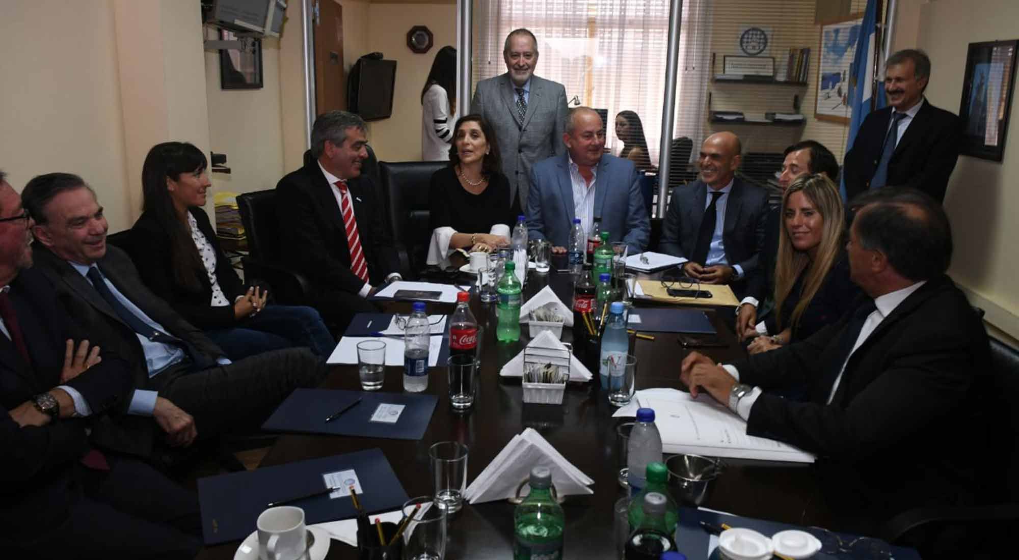 Gustavo Arribas, y su número dos en la AFI, Silvia Majdalani, se presentaron en la Comisión Bicameral de Inteligencia del Congreso.