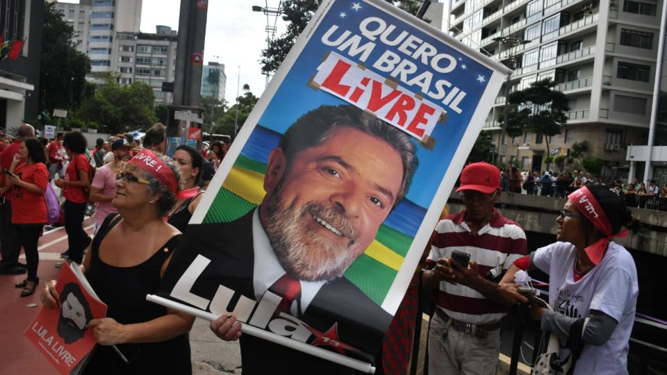 Manifestaciones en apoyo a Lula cuando se cumple un año de su detención.