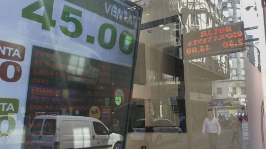 Cotizacion del dolar en las casas de cambio del microcentro porteño.