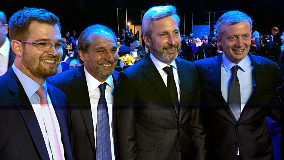 Nicolás Massot, Nicky Caputo, Rogelio Frigerio y Emilio Monzó, intercambiando ideas en la Cena Cippec.