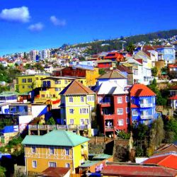 Valparaíso es una de las ciudades más visitadas de Chile gracias a la belleza de su puerto y los colores de sus cerros.