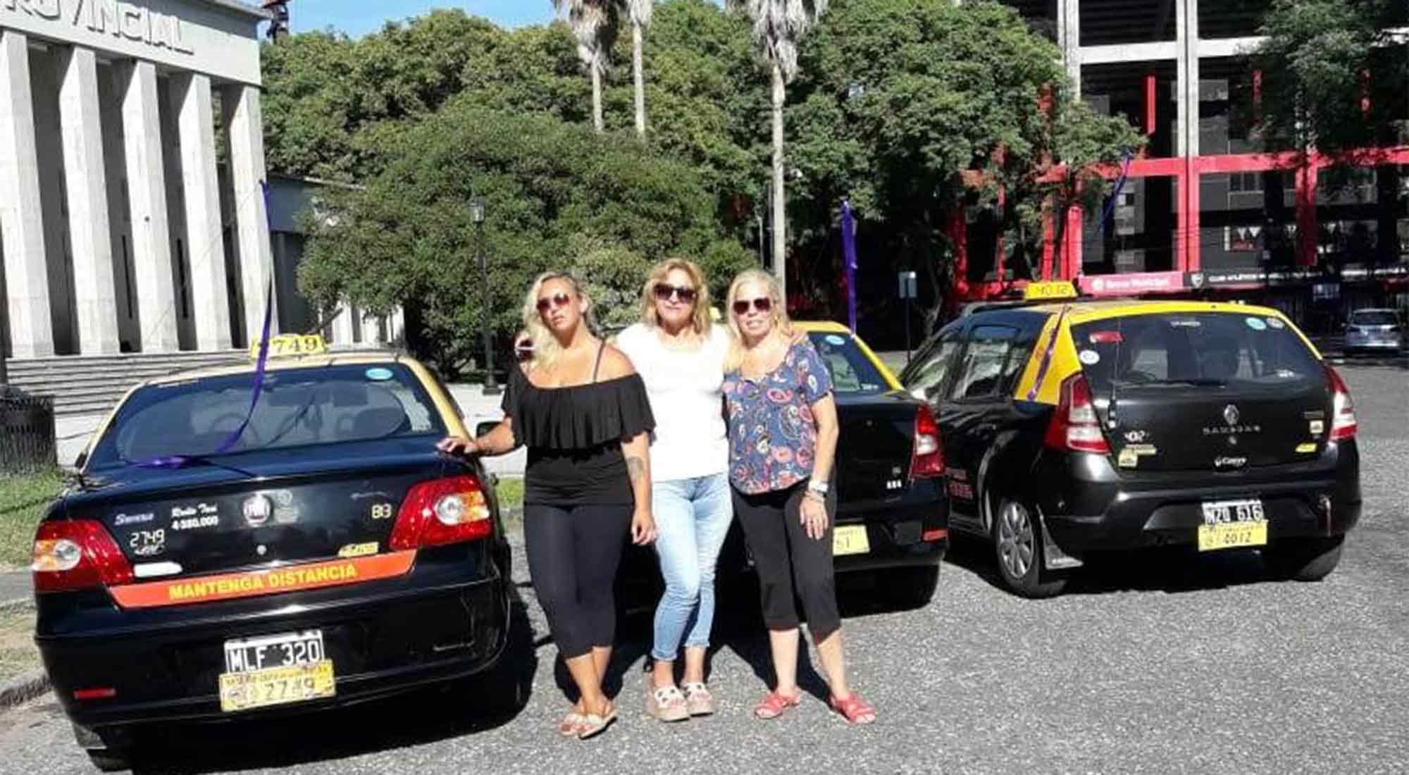 Mujeres choferes de la Cámara de Mujeres Taxistas de Rosario