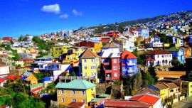 Valparaíso es una de las ciudades más visitadas de Chile gracias a la belleza de su puerto y los colores de sus cerros.