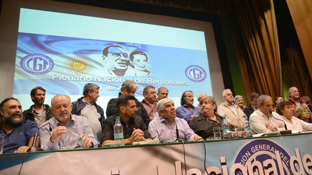 Reunión de Hugo Moyano en la sede capital de SMATA. 