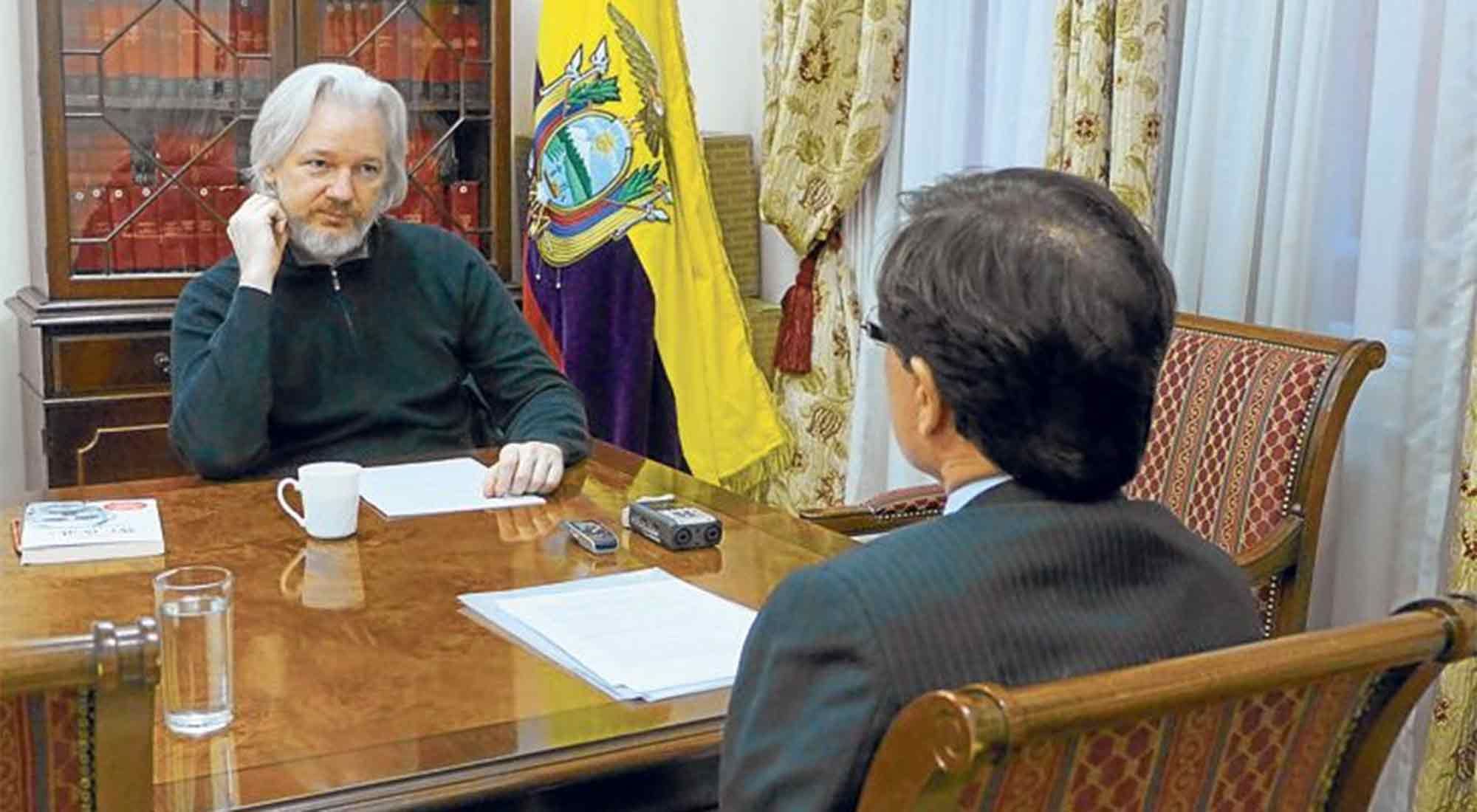 Imagen de archivo | Entrevista de Jorge Fontevecchia a Julian Assange en la Embajada de Ecuador en Londres, diciembre 2014.