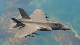 El F-35C fue construido para reemplazar a los experimentados F/A-18.