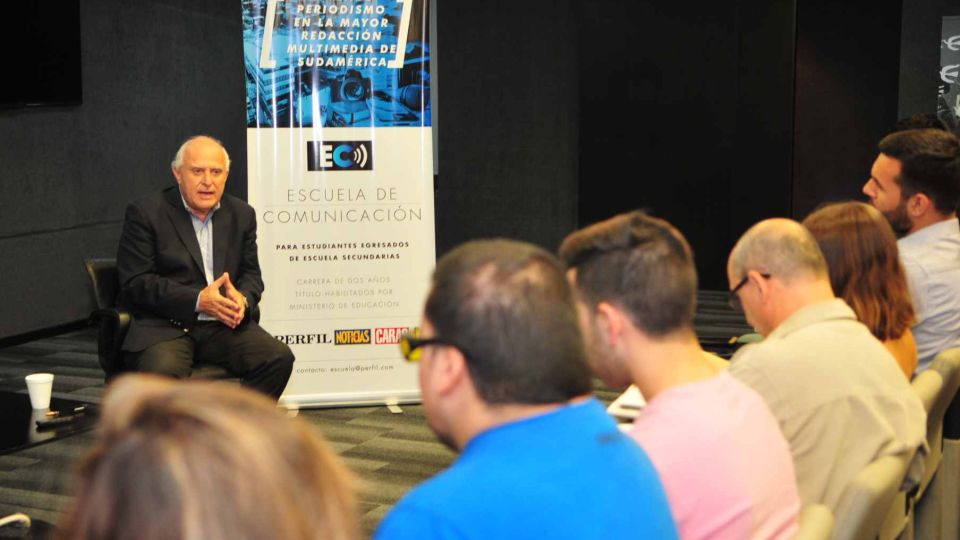 El gobernador de Santa Fe en la Escuela de Comunicación de Perfil.
