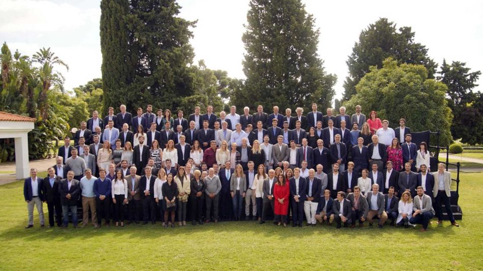 precandidatos a intendentes 04122019