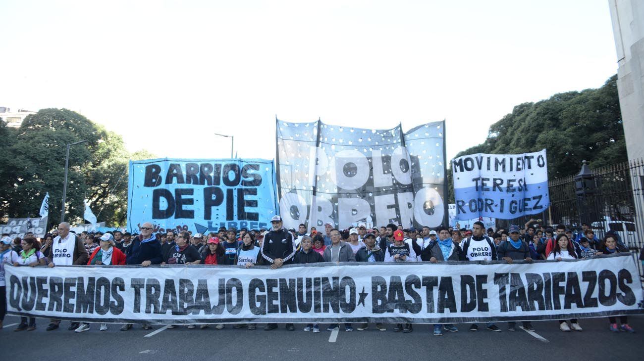 Organizaciones Sociales acampan frente al ministerio de Bienestar Social.