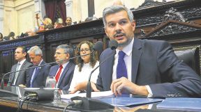 Pena---Informe-en-Diputados-1.jpg