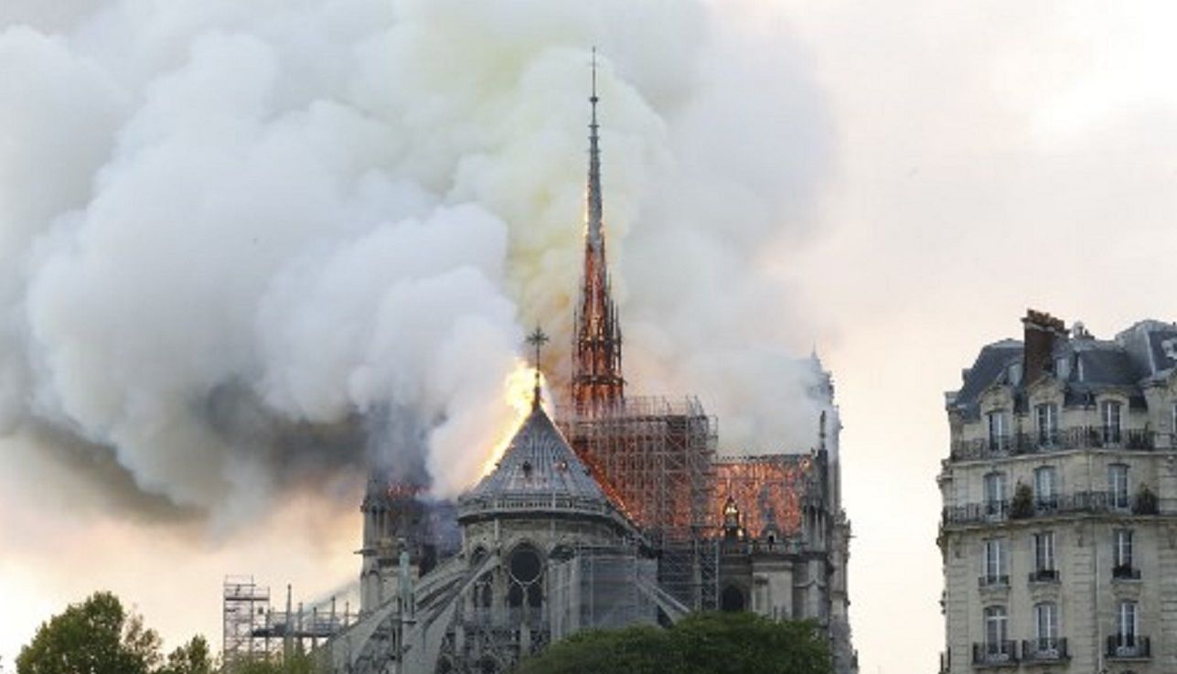 Se incendia la Catedral de Notre Dame