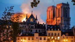Incendio-Notre-Dame-Noche-15042019-01