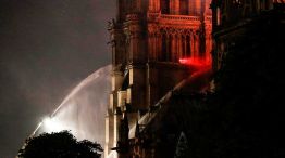 Incendio-Notre-Dame-Noche-15042019-01