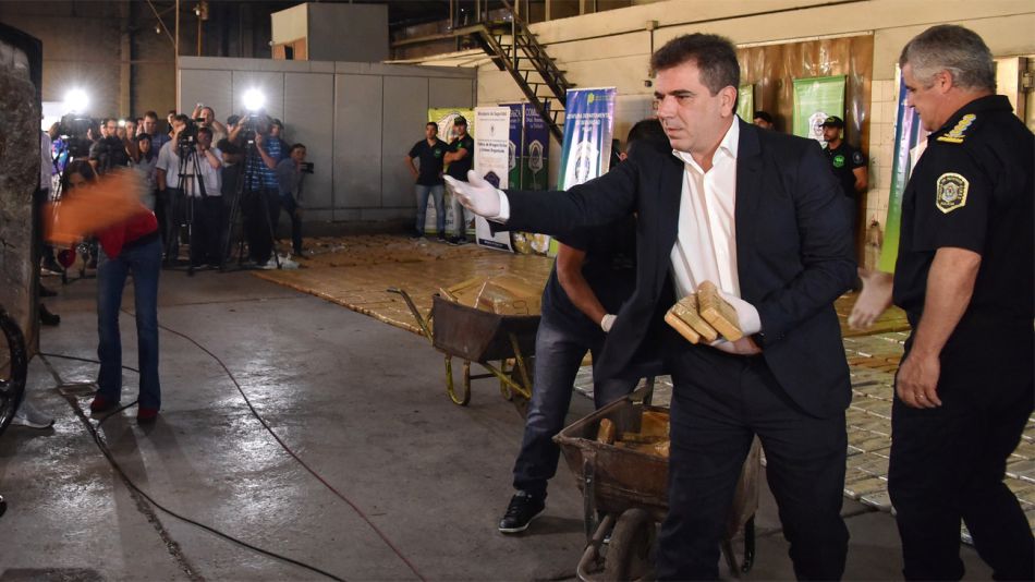 Cristian Ritondo, visiblemente más flaco, en una quema de droga