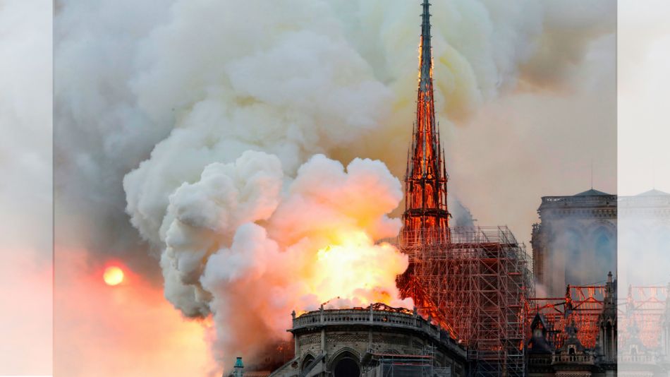 Se consume en llamas la catedral de Notre-Dame en París.