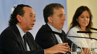 Los ministro Sica, Dujovne y Stanley, durante la conferencia de prensa.