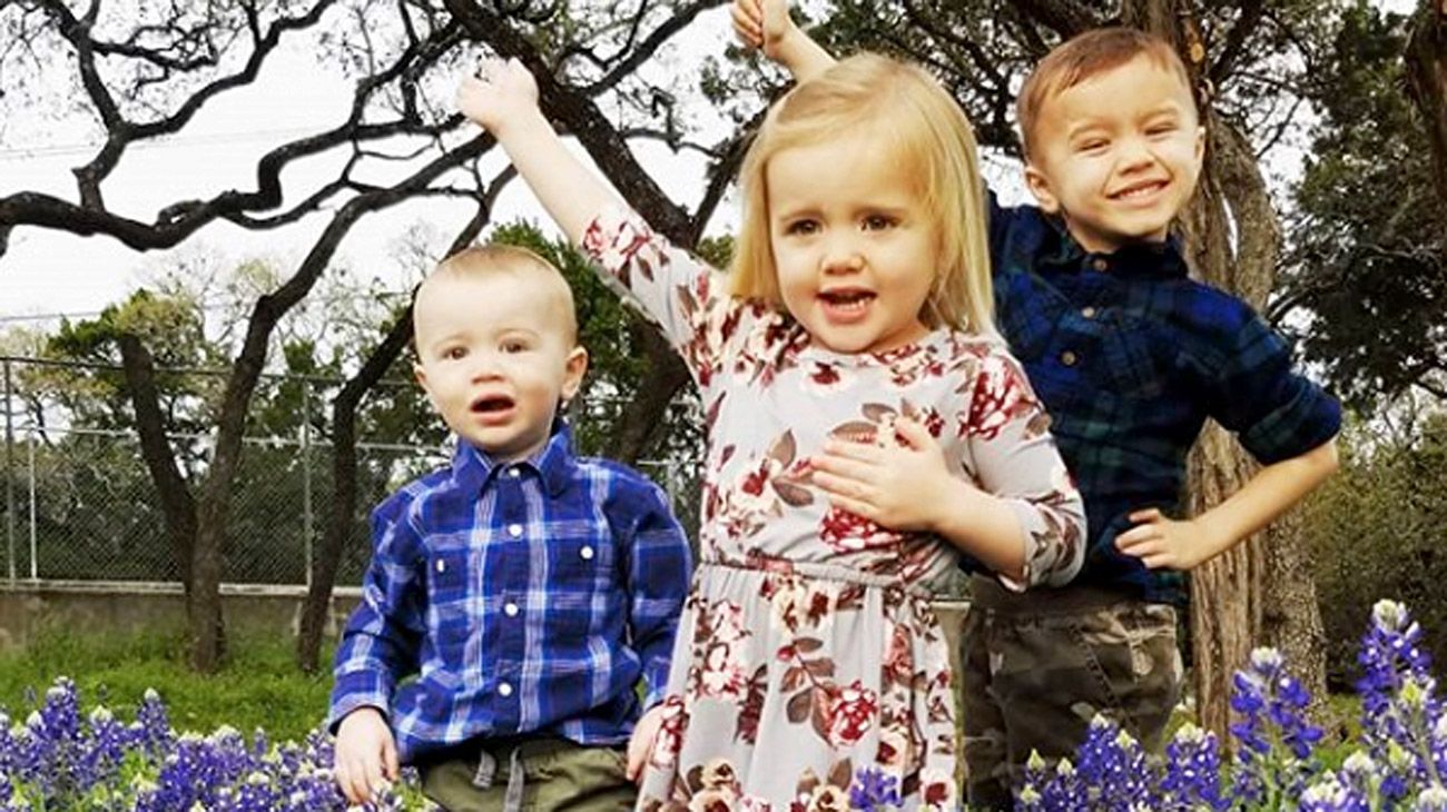 Teddy, Eloise y Freddie son los tres hijos de Stephie Leigh, una enfermera de Texas, que publicó el video de los menores luego de que se raparan con una cortadora de pelo. 