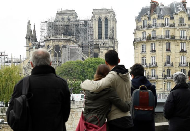 Un sentido vía crucis por las otras trece Notre Dame parisinas