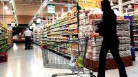 El Gobierno persigue regular la competencia en el comercio.