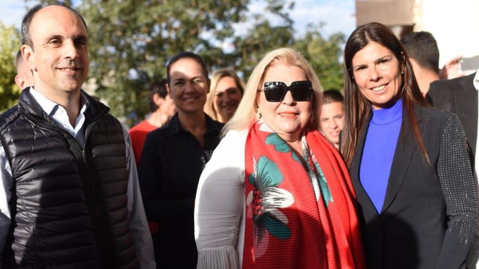 Lilita Carrió en Rosario junto a José Corral y la presidenta del Centro Comercial Industrial y Rural de Armstrong.