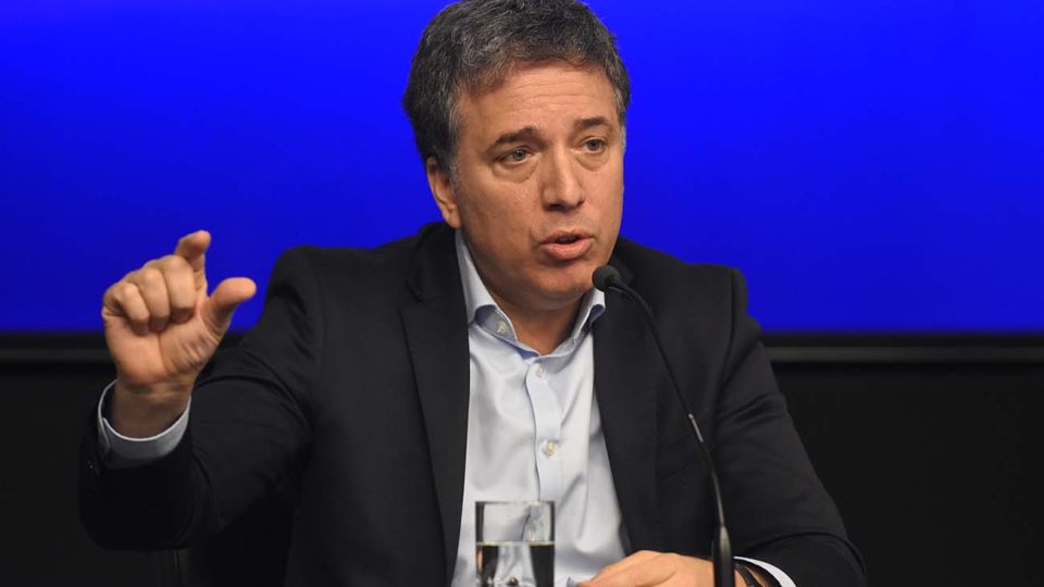 DUJOVNE DA UNA CONF. SOBRE DÉFICIT FISCAL