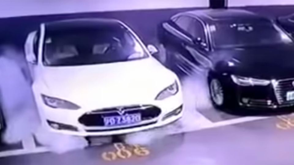 tesla-explosion-auto-22042019