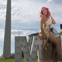 Vicky Xipolitakis celebró el millón de seguidores en Instagram.