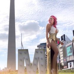 Vicky Xipolitakis celebró el millón de seguidores en Instagram.