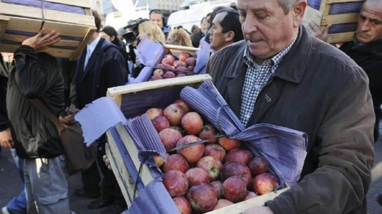 Frutazo en plaza de mayo